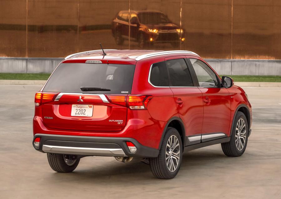  Mitsubishi Outlander 2015 года  (US) (фото 25 из 41)